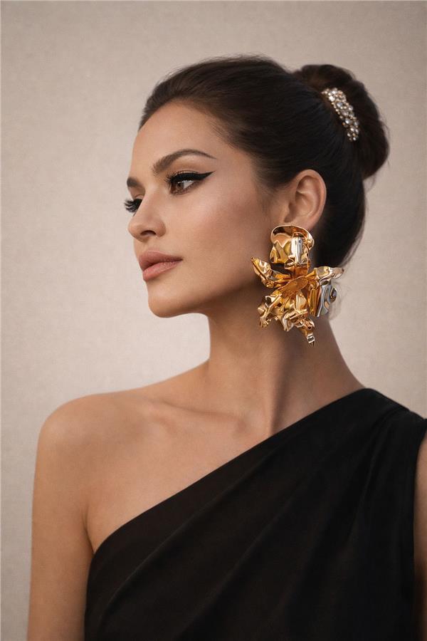 Maisie Gold Rengi Metal Çiçek Figürü Küpe